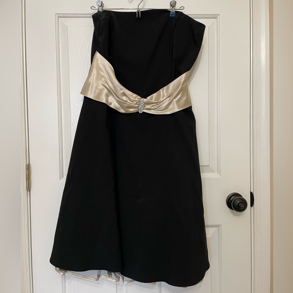 Size 18 knee length formal gown strapless gown